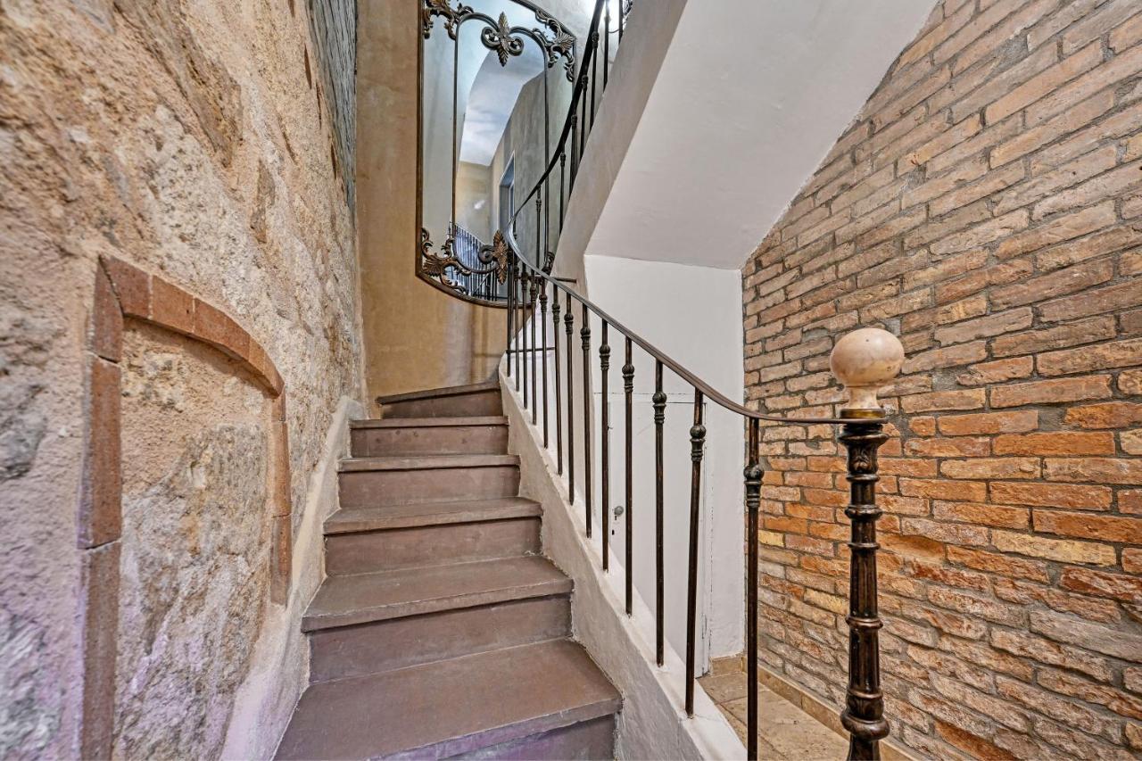 Au Coeur Des Papes, Dans Batisse De Charme Studios & Appartements En Coeur De Ville Avignon Exterior foto