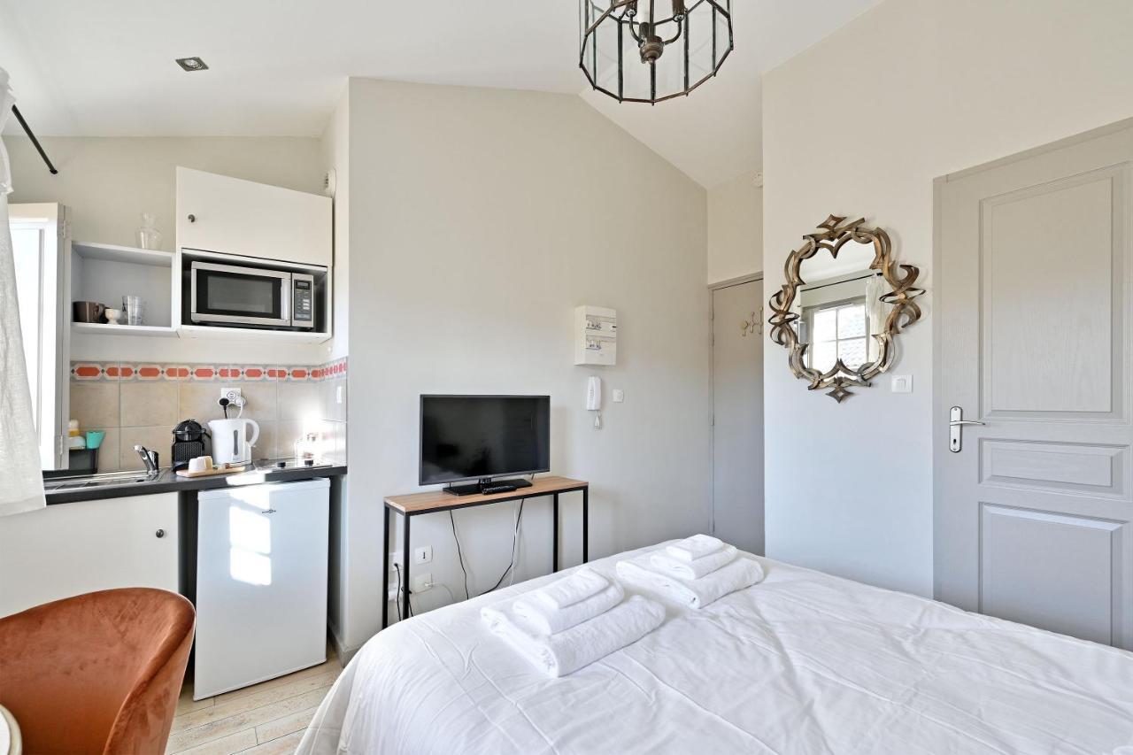 Au Coeur Des Papes, Dans Batisse De Charme Studios & Appartements En Coeur De Ville Avignon Exterior foto