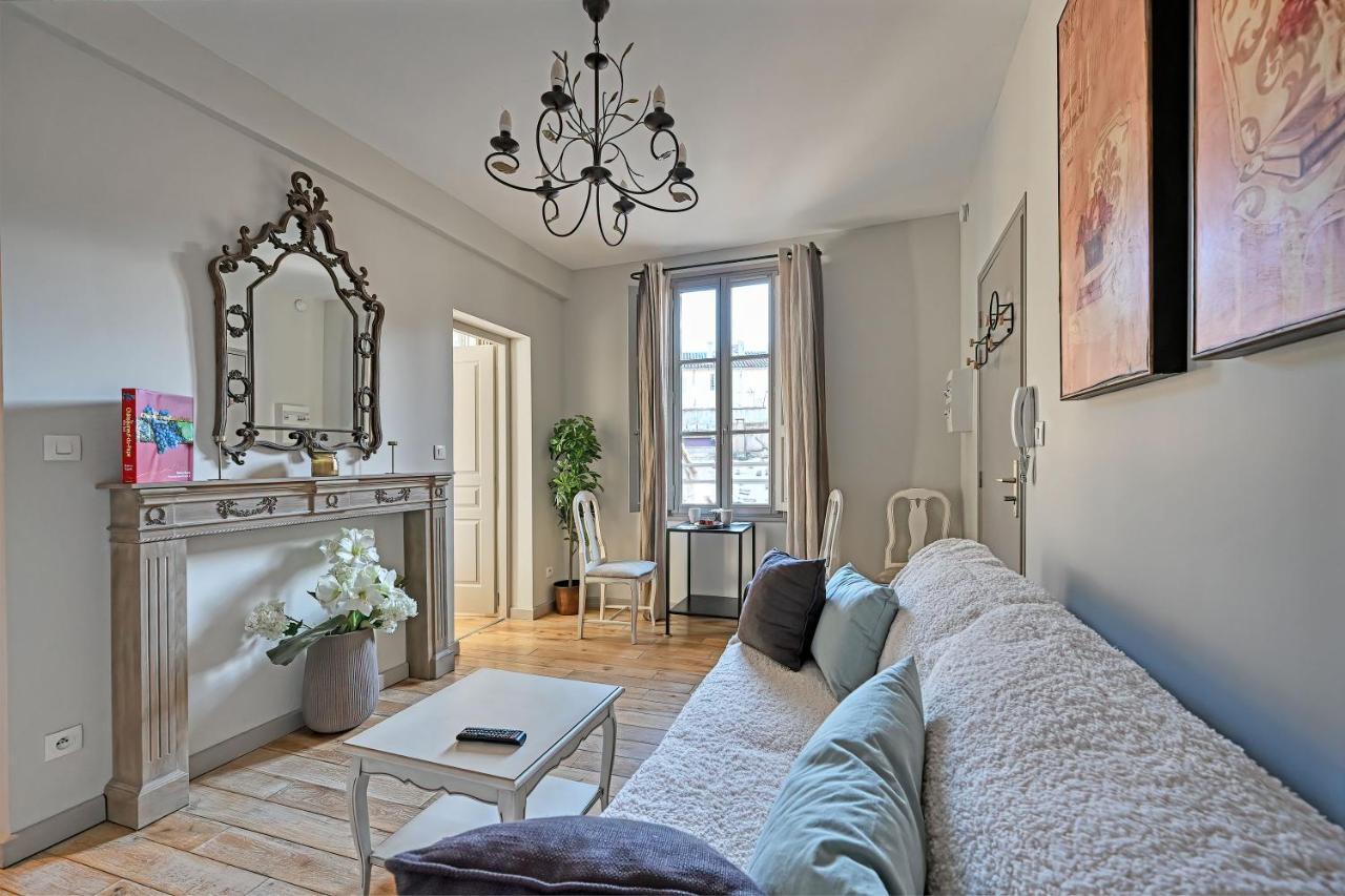 Au Coeur Des Papes, Dans Batisse De Charme Studios & Appartements En Coeur De Ville Avignon Exterior foto