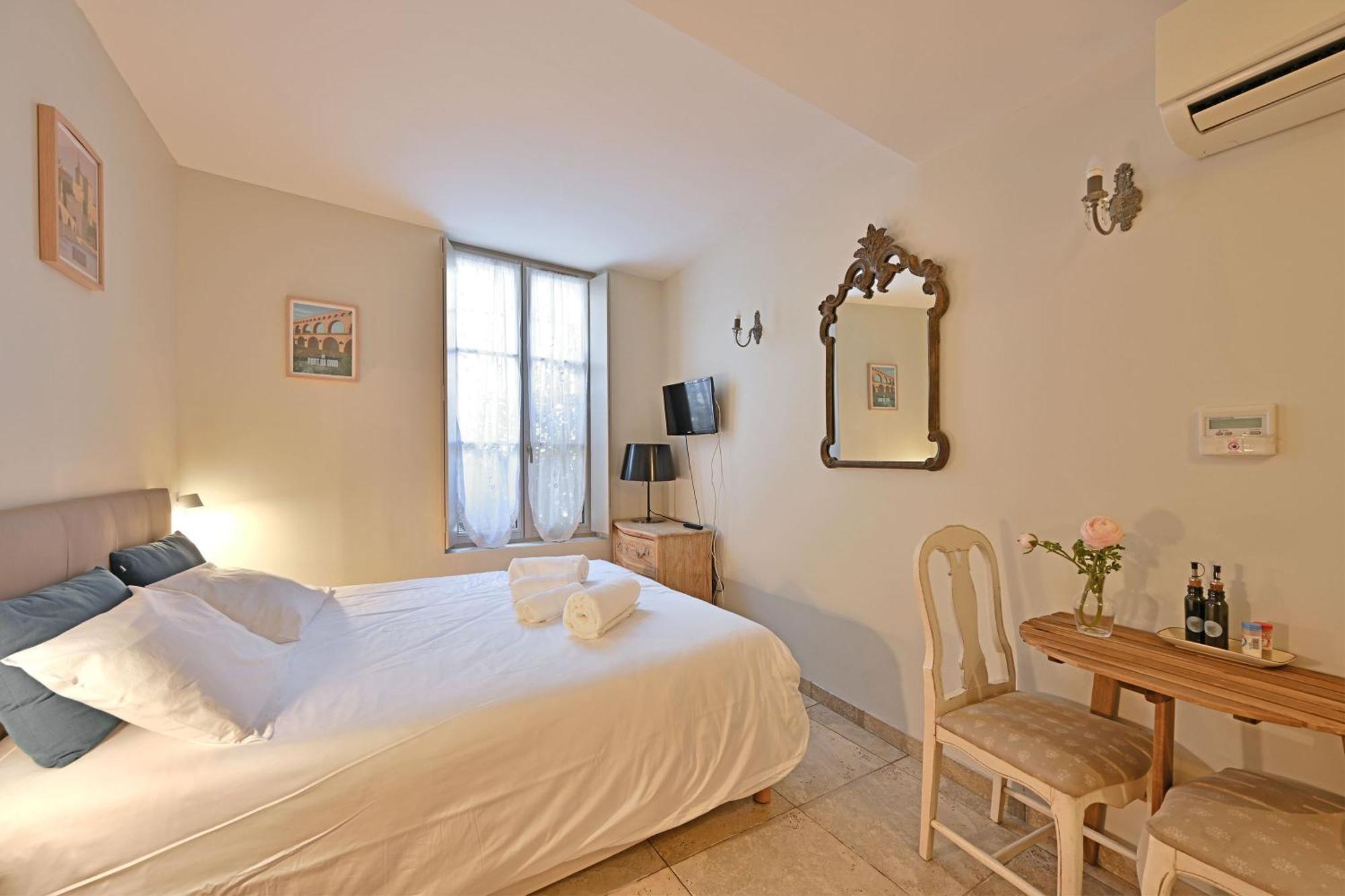 Au Coeur Des Papes, Dans Batisse De Charme Studios & Appartements En Coeur De Ville Avignon Exterior foto
