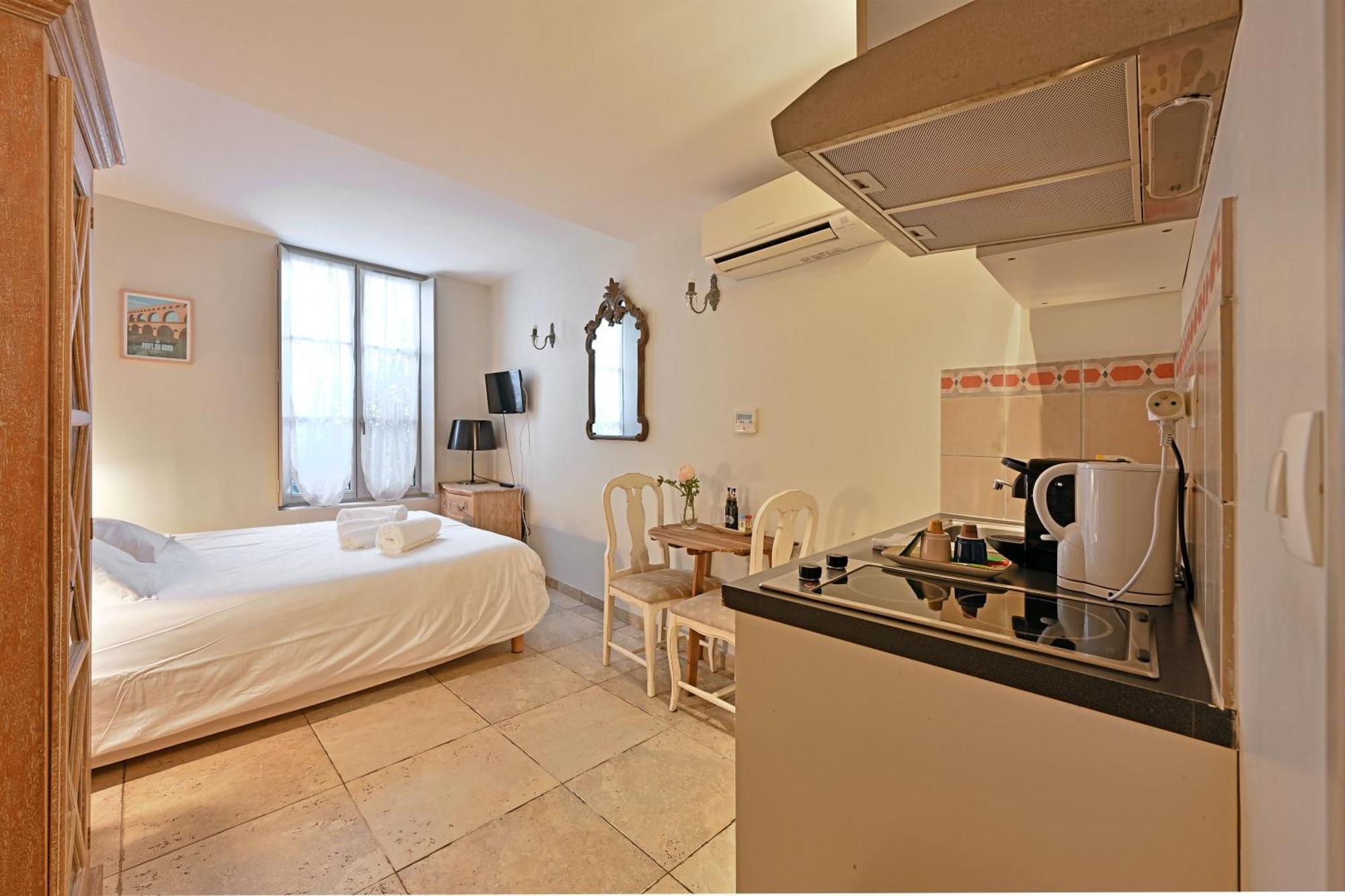 Au Coeur Des Papes, Dans Batisse De Charme Studios & Appartements En Coeur De Ville Avignon Exterior foto