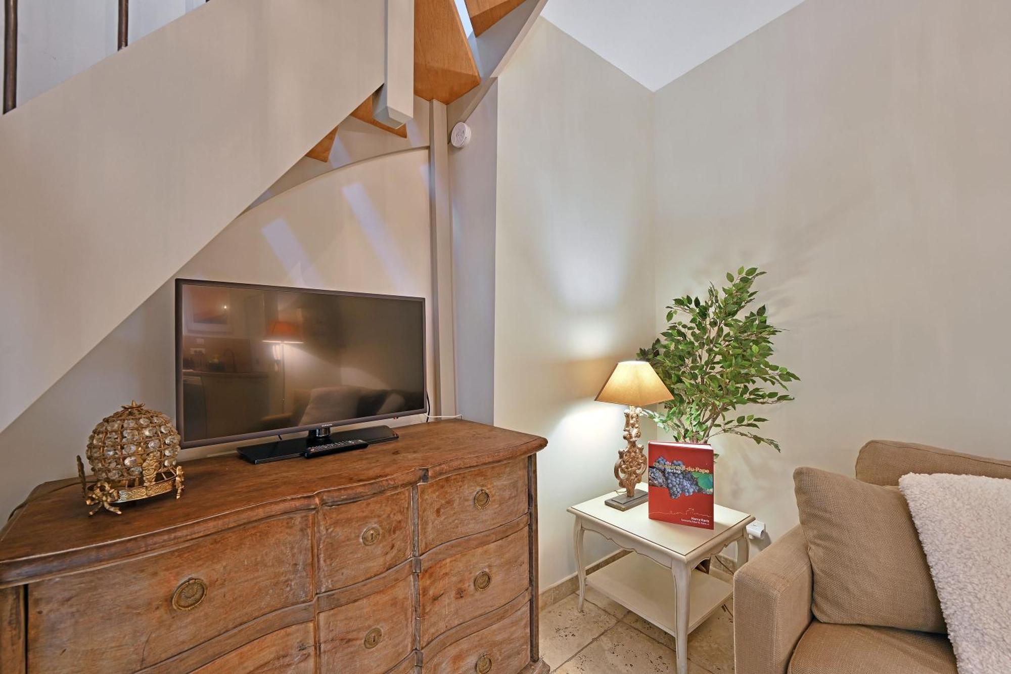 Au Coeur Des Papes, Dans Batisse De Charme Studios & Appartements En Coeur De Ville Avignon Exterior foto